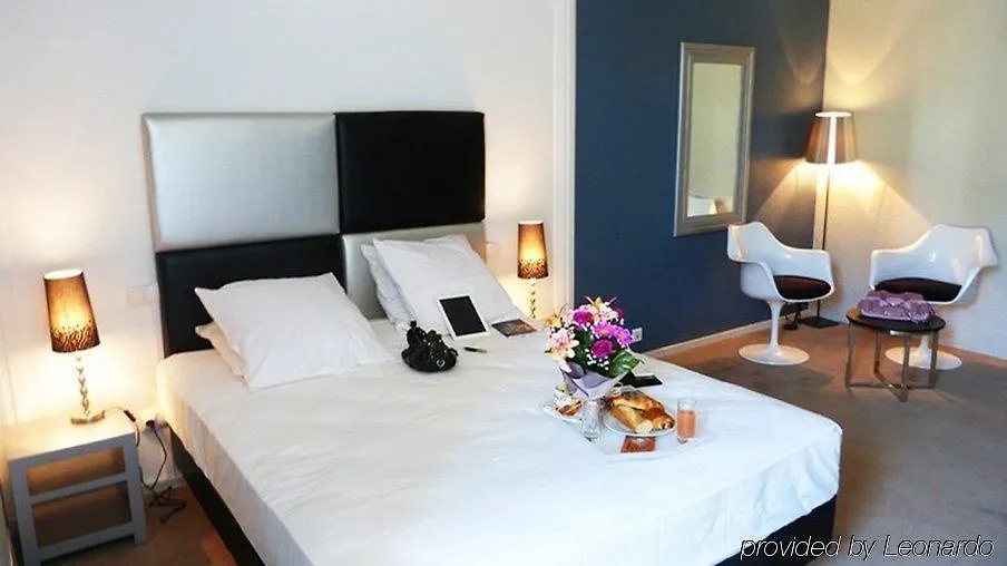 Yes Hotel Αβινιόν 3*,