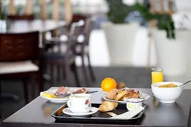 Yes Hotel Αβινιόν 3*,