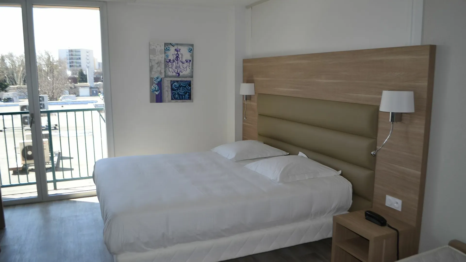 Yes Hotel Αβινιόν 3*,