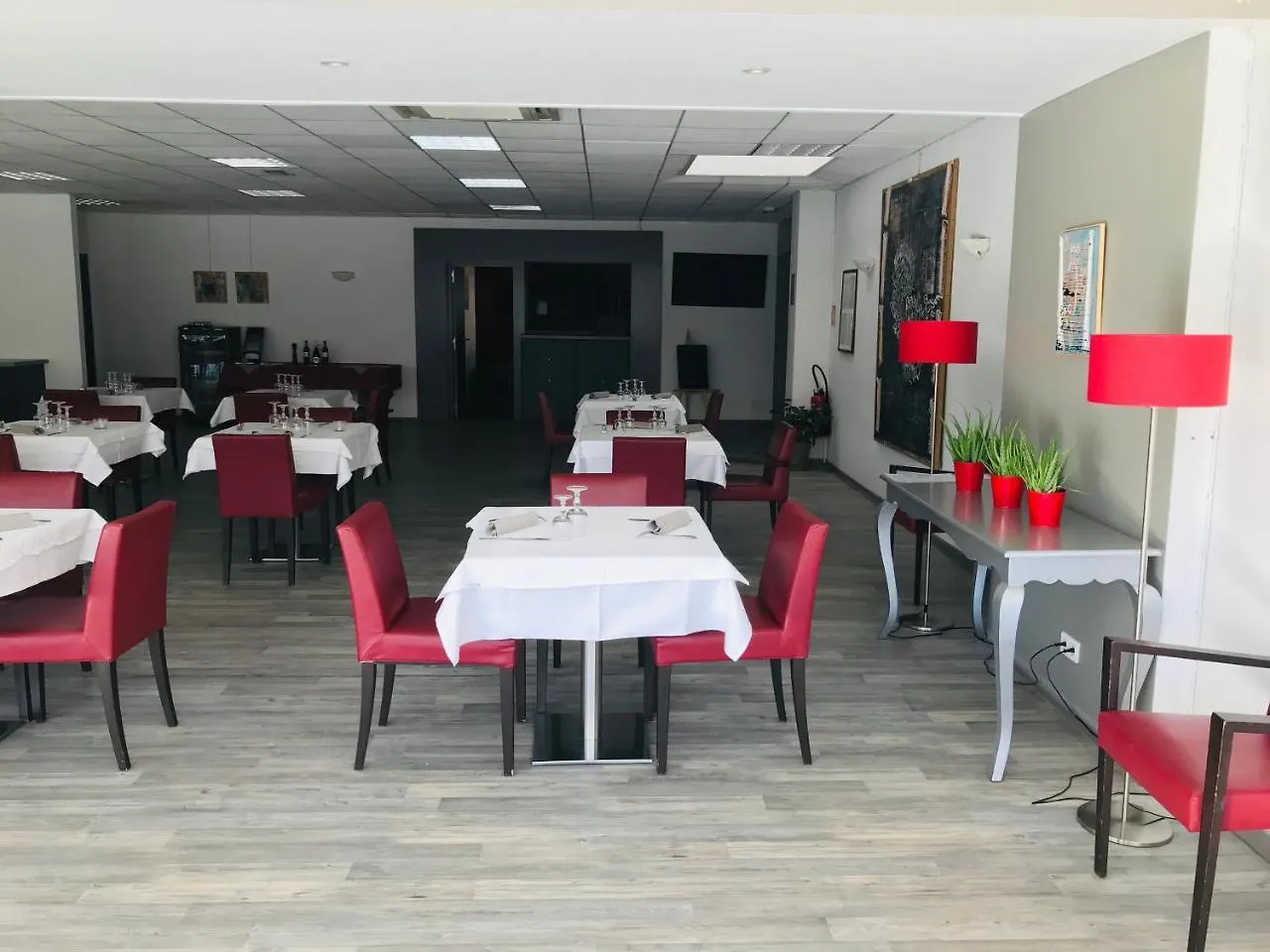 ***  Yes Hotel Avignon France