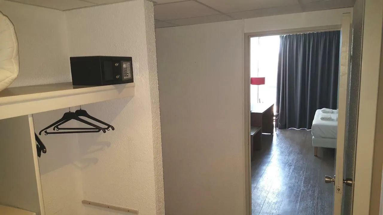 Yes Hotel Avignon 3*,